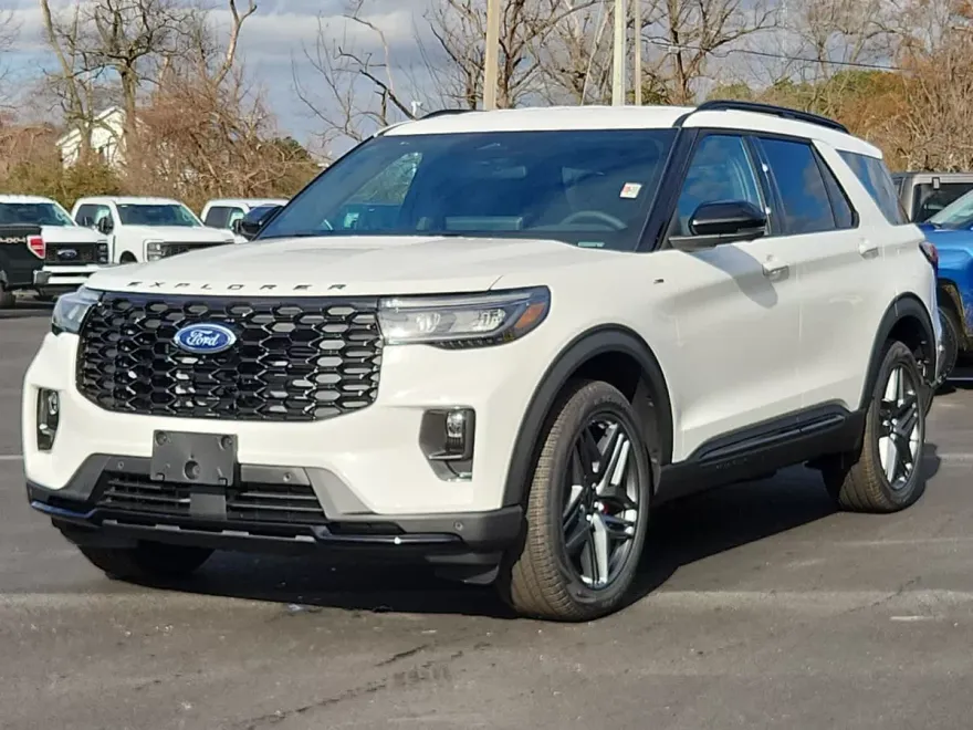 2025 Ford Explorer ST-Line photo 1