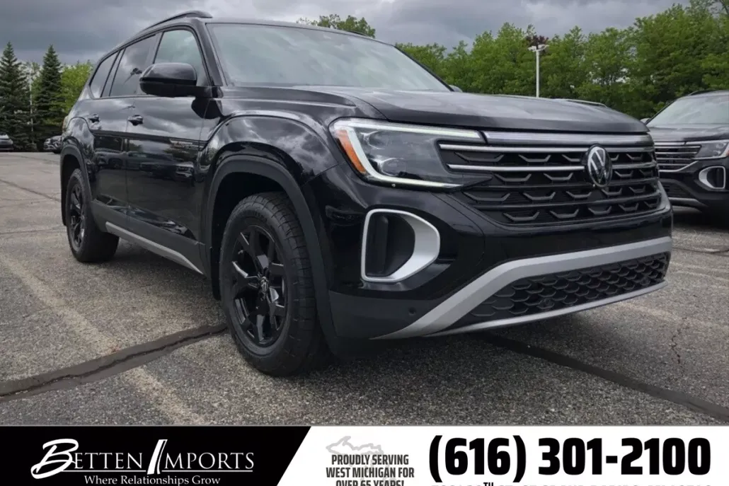 2024 Volkswagen Atlas Peak Edition SEL photo 1