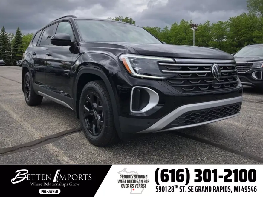 2024 Volkswagen Atlas Peak Edition SEL photo 1