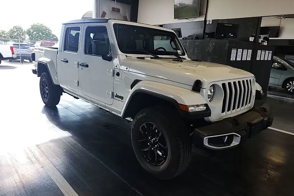 2023 Jeep Gladiator Sport S photo 1