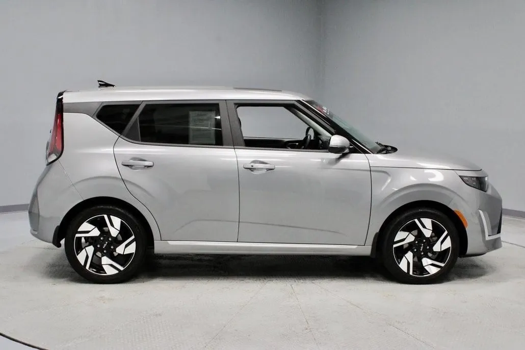 2023 Kia Soul GT-Line photo 1