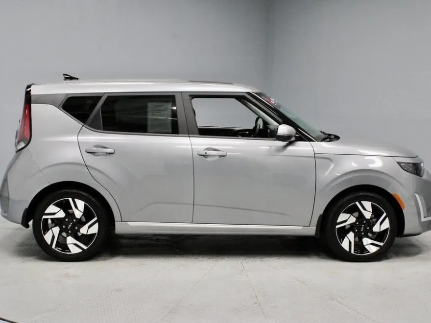 2023 Kia Soul GT-Line photo 1