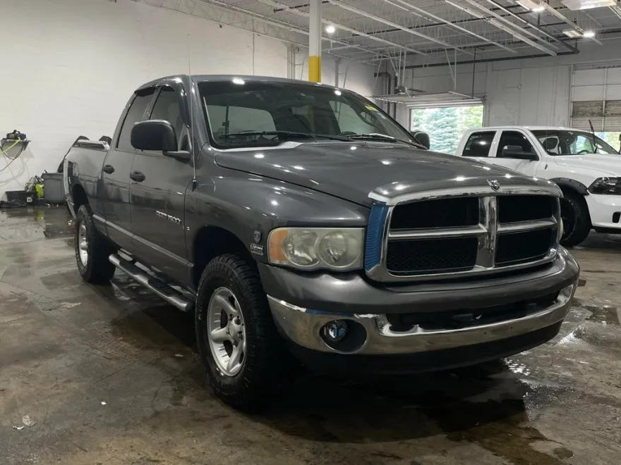2003 Dodge Ram SLT photo 1