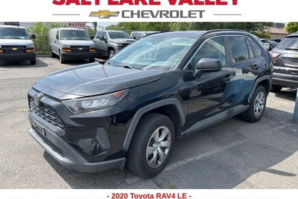 2020 Toyota RAV4 LE photo 1