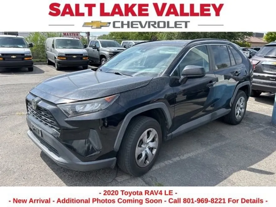2020 Toyota RAV4 LE photo 1