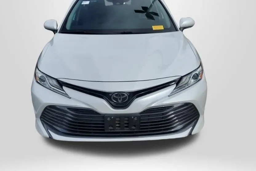 2019 Toyota Camry XLE photo 1