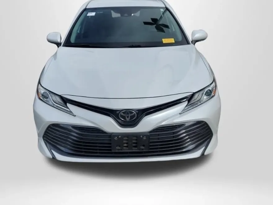 2019 Toyota Camry XLE photo 1