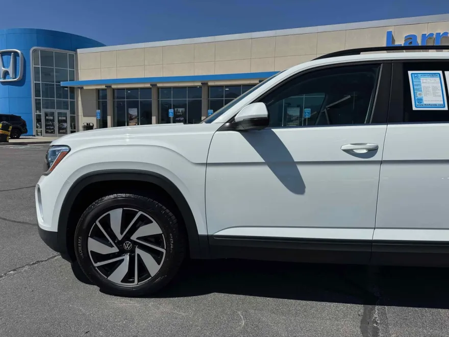 2024 Volkswagen Atlas SE Technology photo 1
