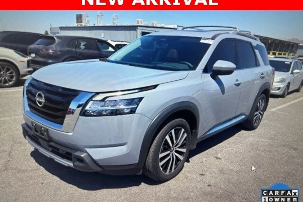 2024 Nissan Pathfinder Platinum photo 1