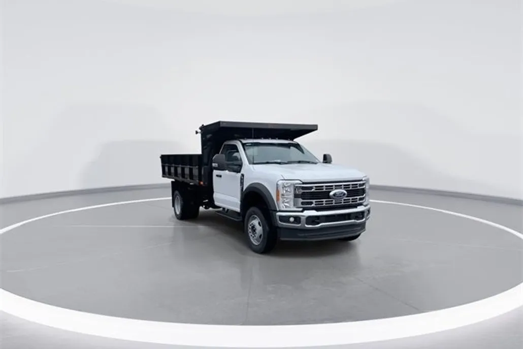 2023 Ford F-600 photo 1