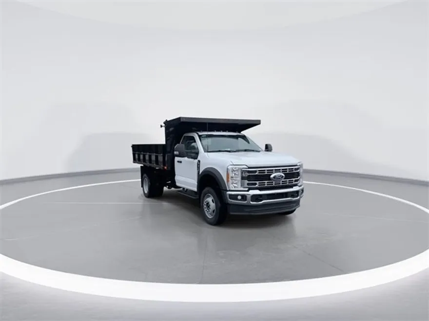 2023 Ford F-600 photo 1