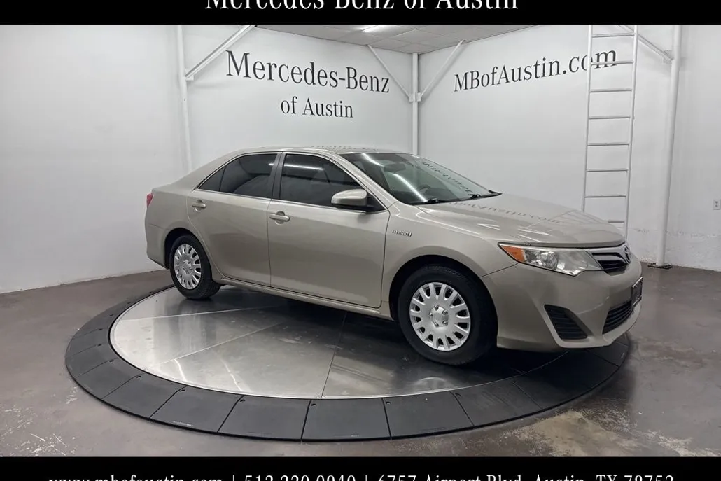 2014 Toyota Camry Hybrid LE photo 1