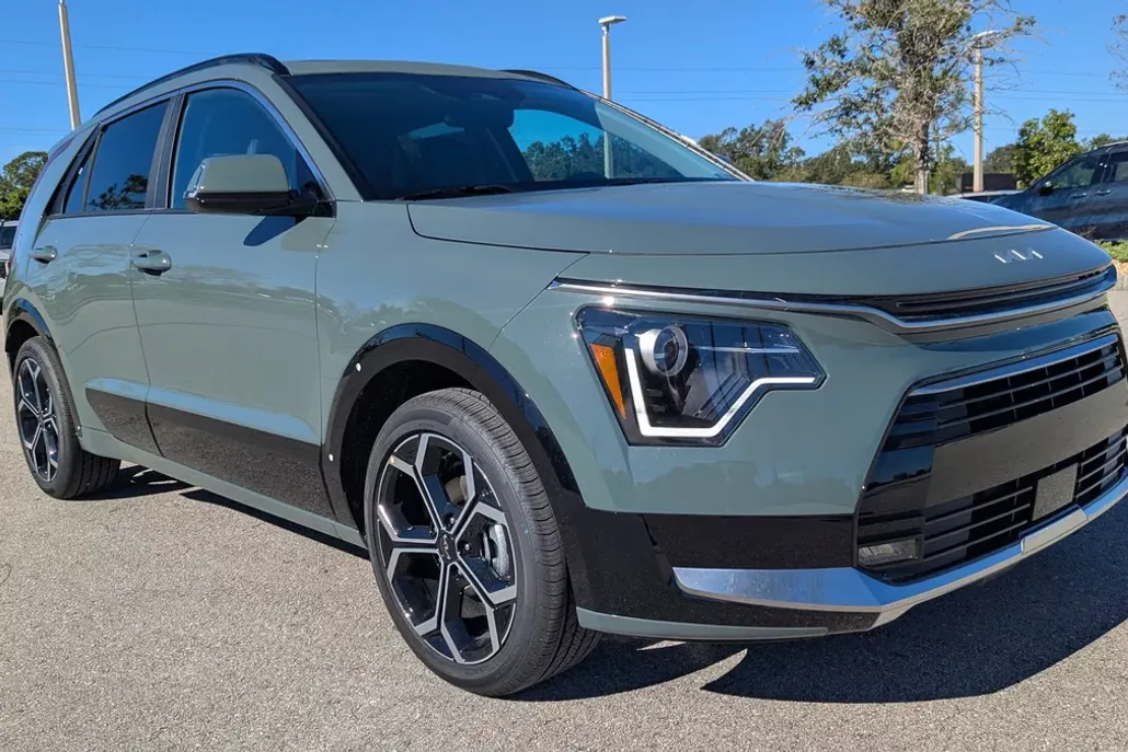 2025 Kia Niro EX Touring photo 1