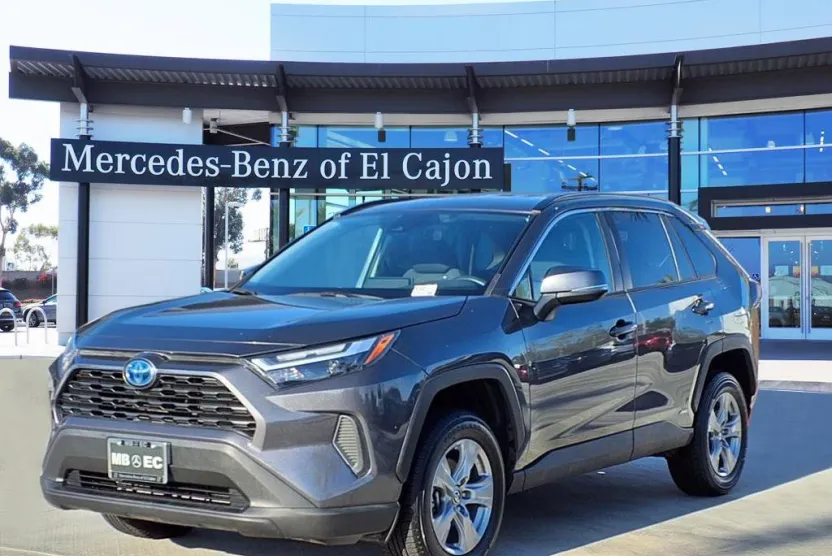 2024 Toyota RAV4 Hybrid XLE photo 1