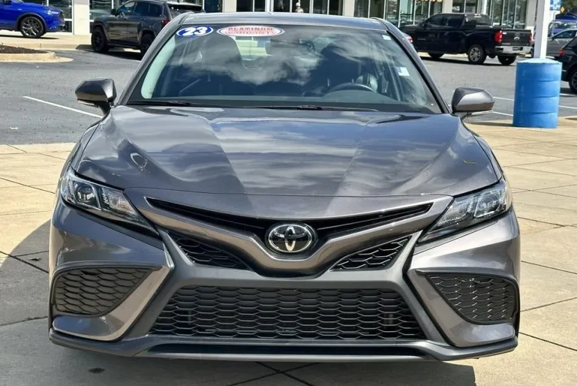2023 Toyota Camry SE photo 1