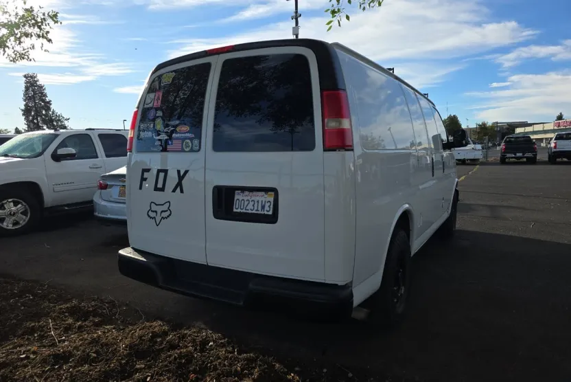 2007 Chevrolet Express Cargo 1500 Work Van photo 1