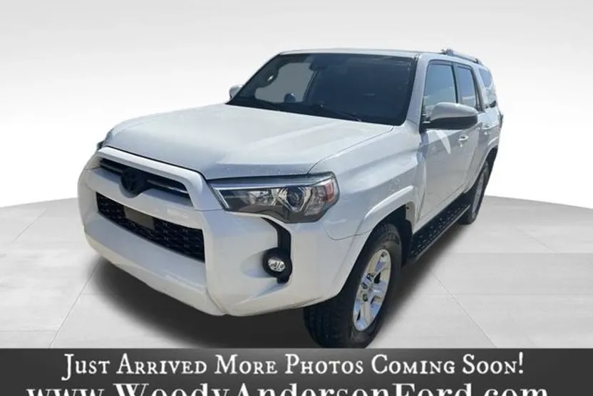 2021 Toyota 4Runner SR5 photo 1