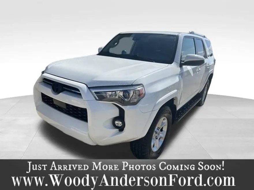 2021 Toyota 4Runner SR5 photo 1