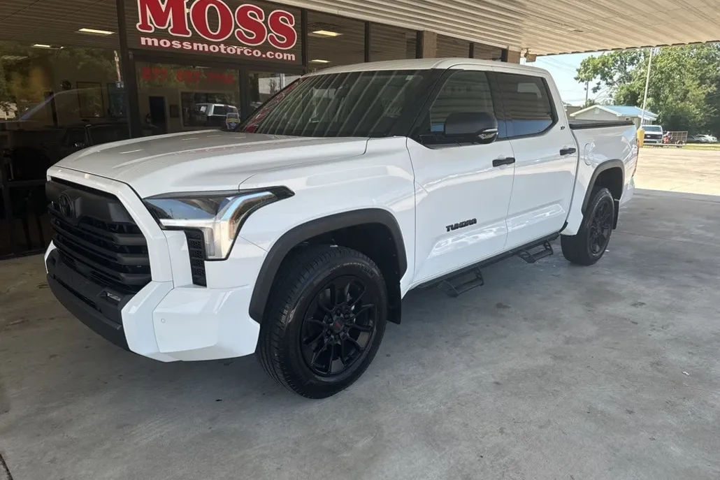 2022 Toyota Tundra SR5 CrewMax photo 1