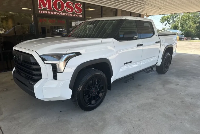 2022 Toyota Tundra SR5 CrewMax photo 1