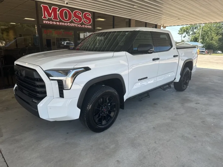 2022 Toyota Tundra SR5 CrewMax photo 1