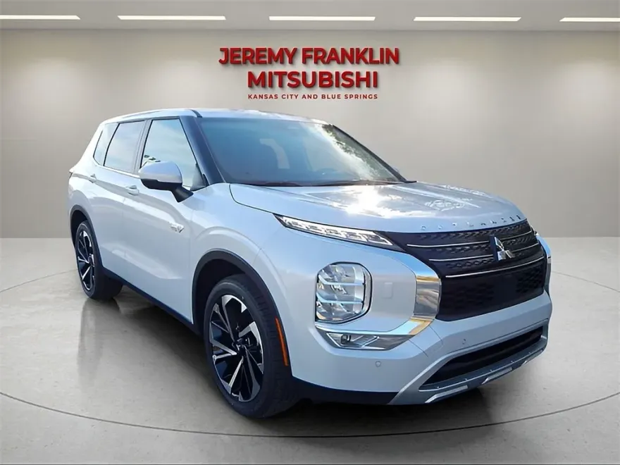 2025 Mitsubishi Outlander PHEV SE photo 1