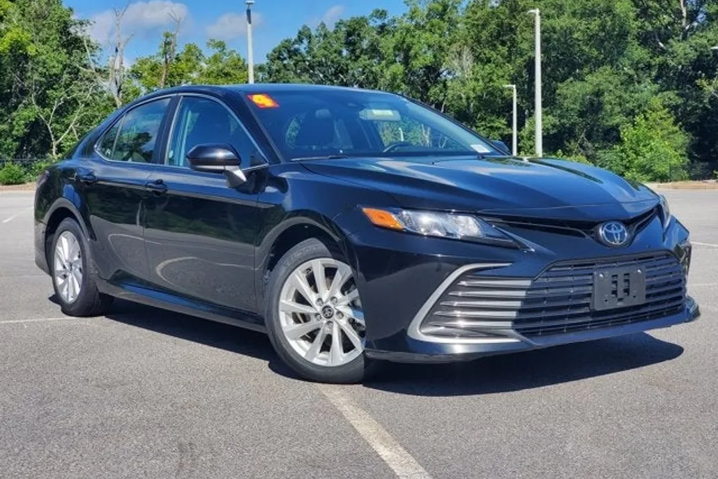 2024 Toyota Camry LE photo 1