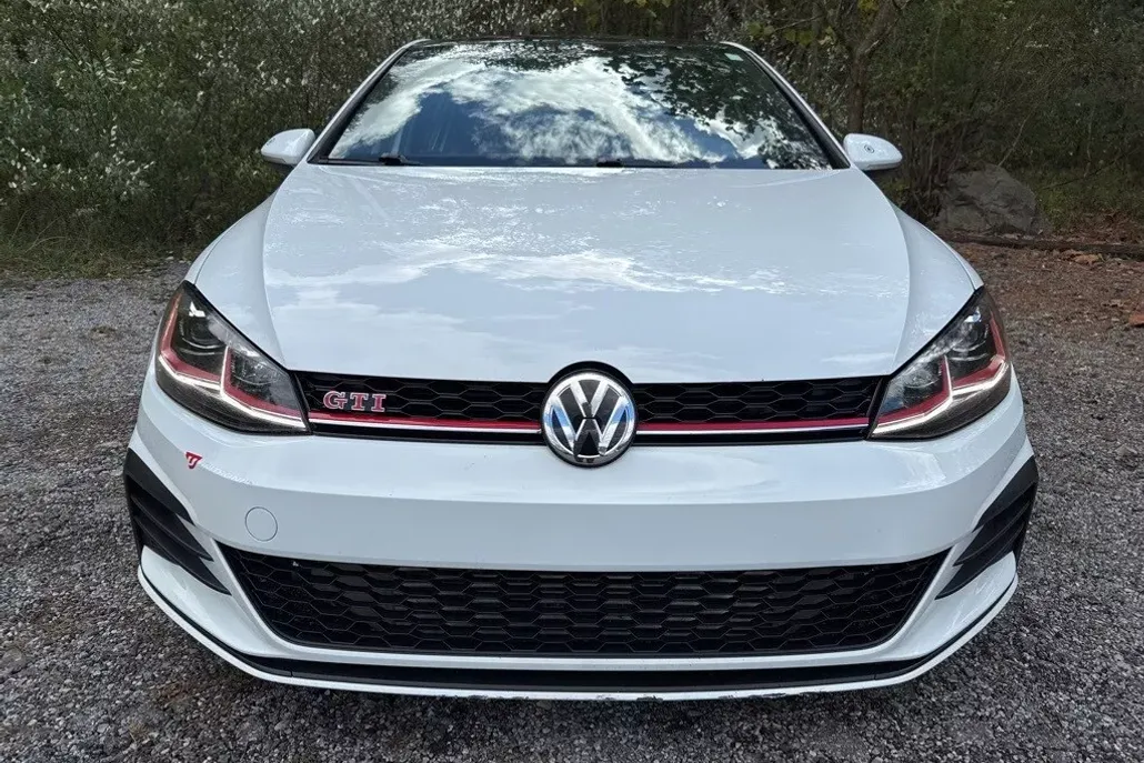 2019 Volkswagen Golf GTI SE photo 1