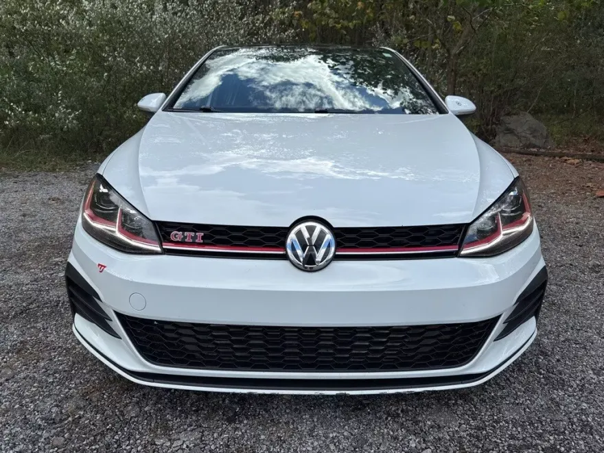 2019 Volkswagen Golf GTI SE photo 1