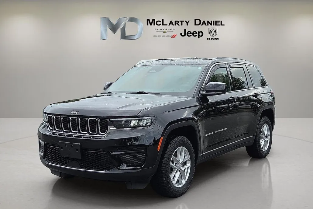 2024 Jeep Grand Cherokee Laredo photo 1
