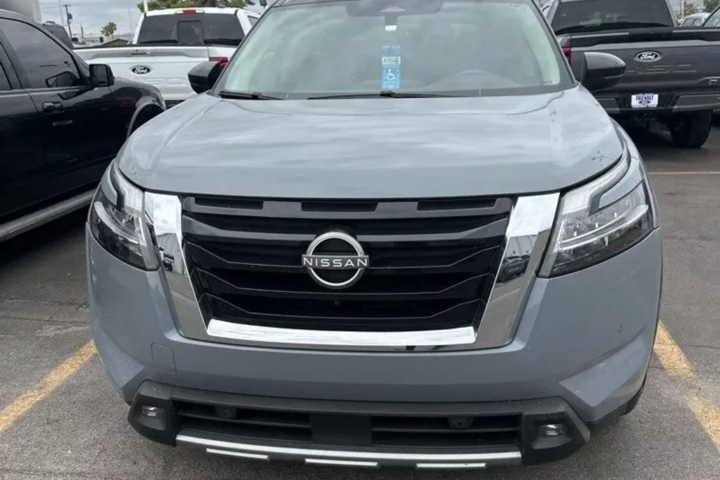 2022 Nissan Pathfinder SL photo 1