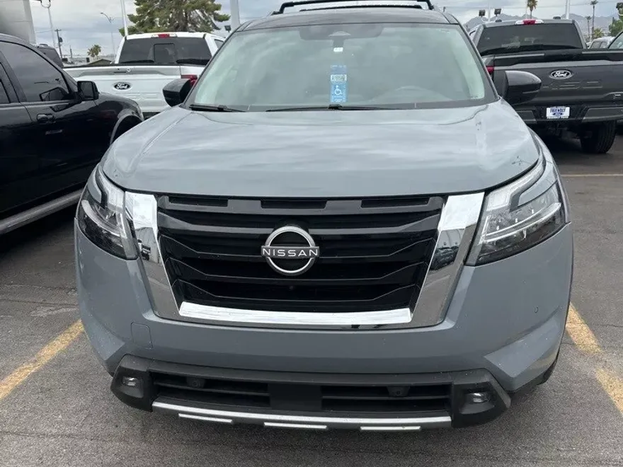 2022 Nissan Pathfinder SL photo 1