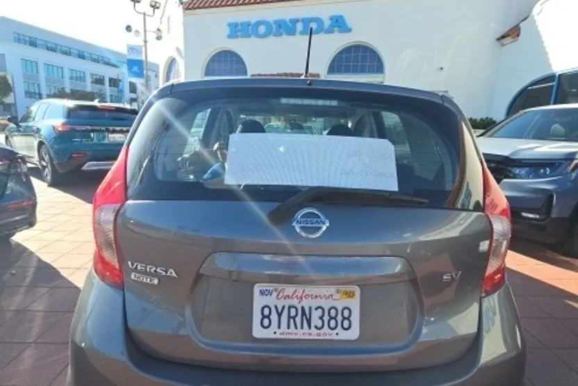 2017 Nissan Versa Note SV photo 1