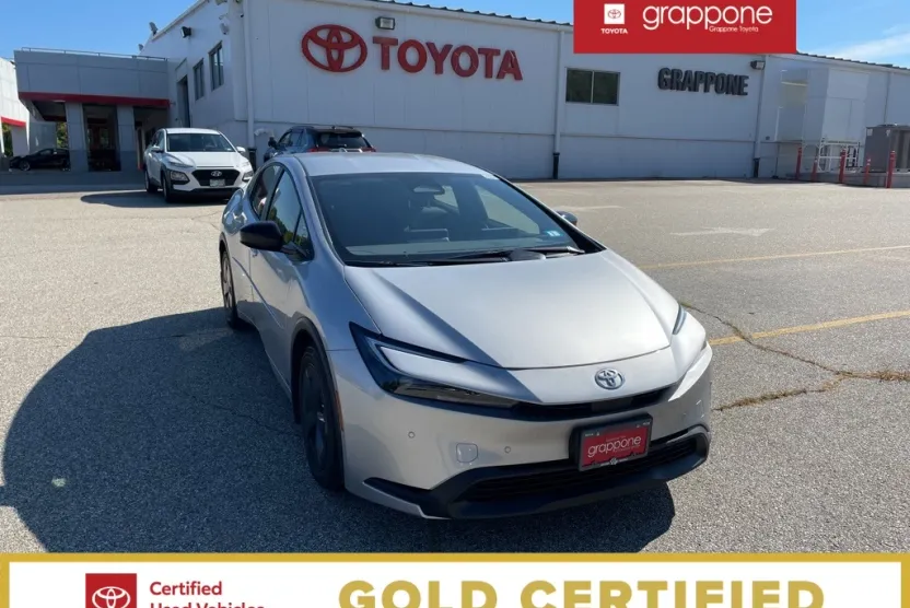 2025 Toyota Prius LE photo 1