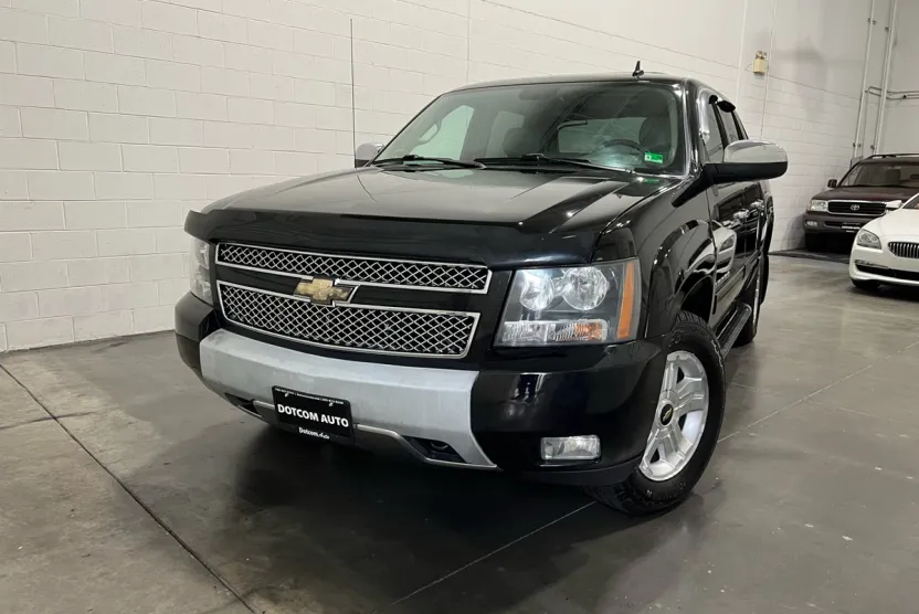 2010 Chevrolet Avalanche LT photo 1