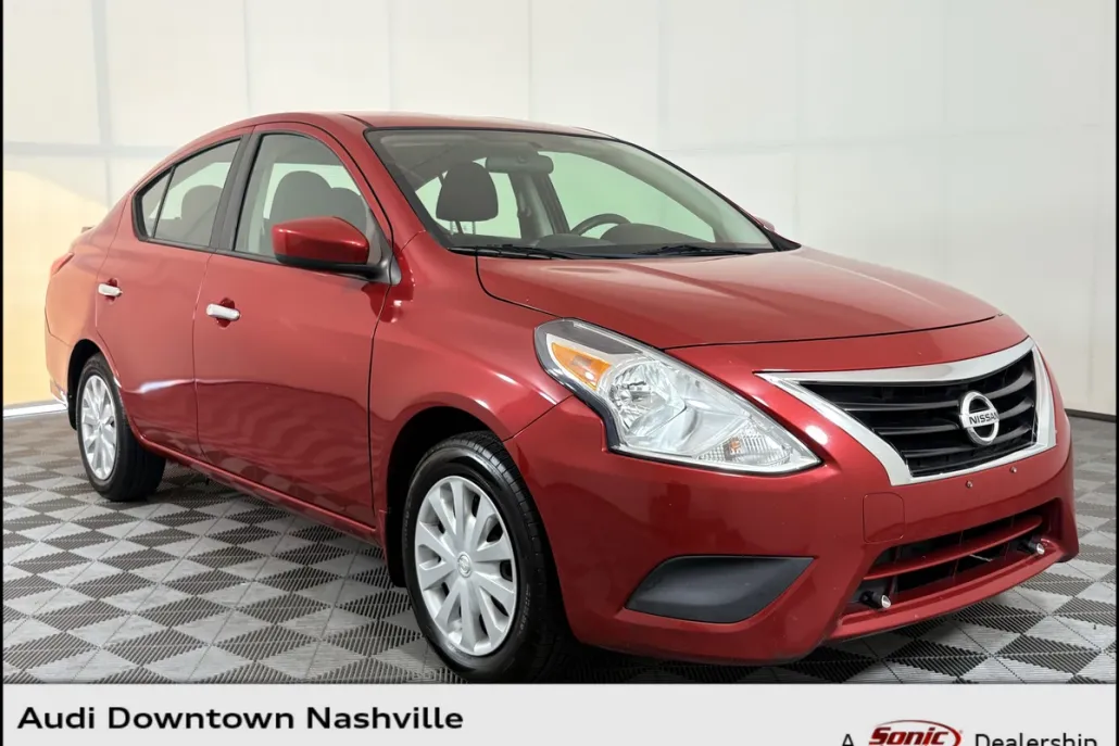 2015 Nissan Versa SV Sedan photo 1