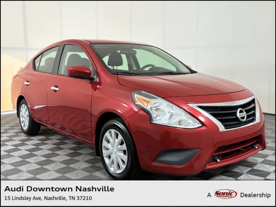 2015 Nissan Versa SV Sedan photo 1