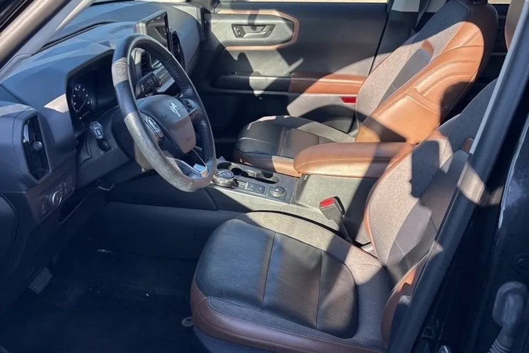 2021 Ford Bronco Sport Outer Banks photo 1