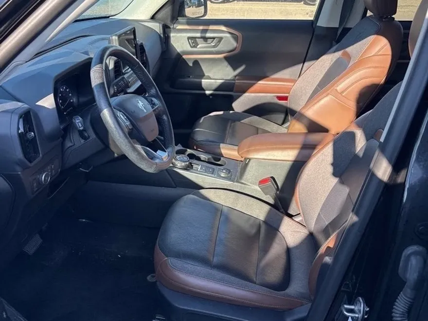 2021 Ford Bronco Sport Outer Banks photo 1