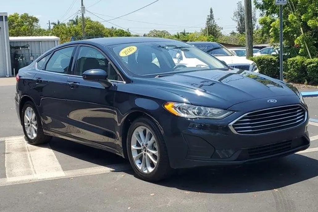 2020 Ford Fusion SE photo 1