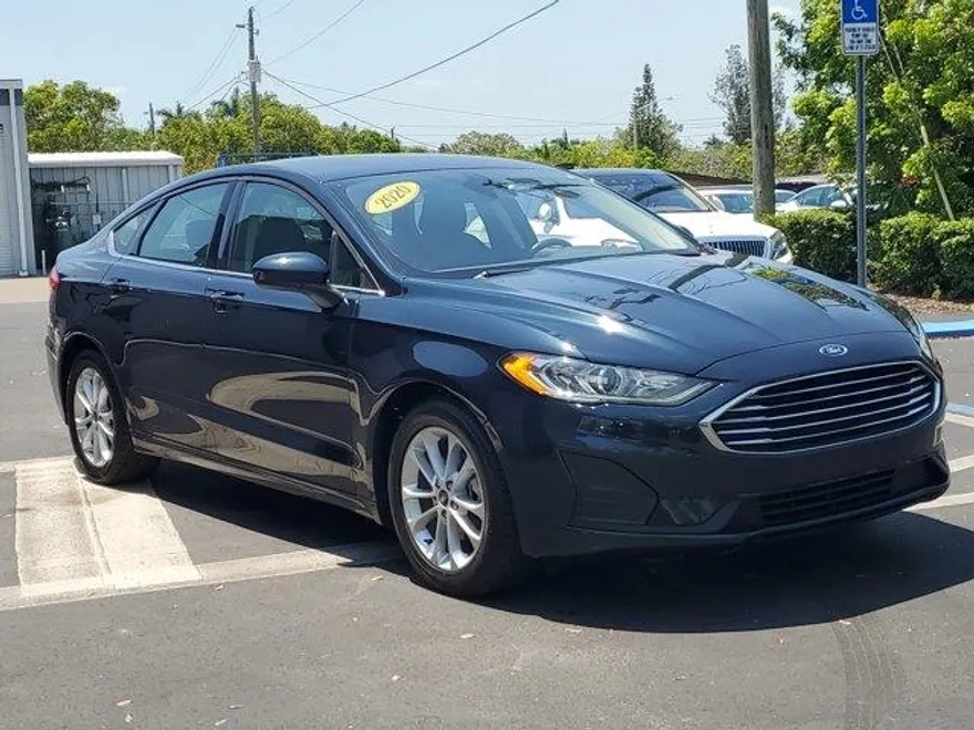 2020 Ford Fusion SE photo 1