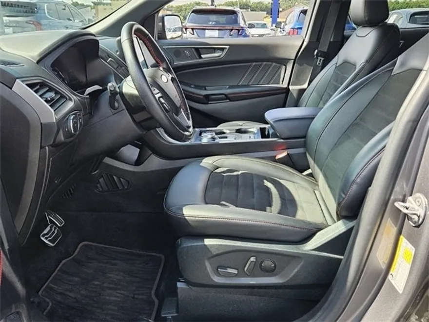 2022 Ford Edge ST photo 11