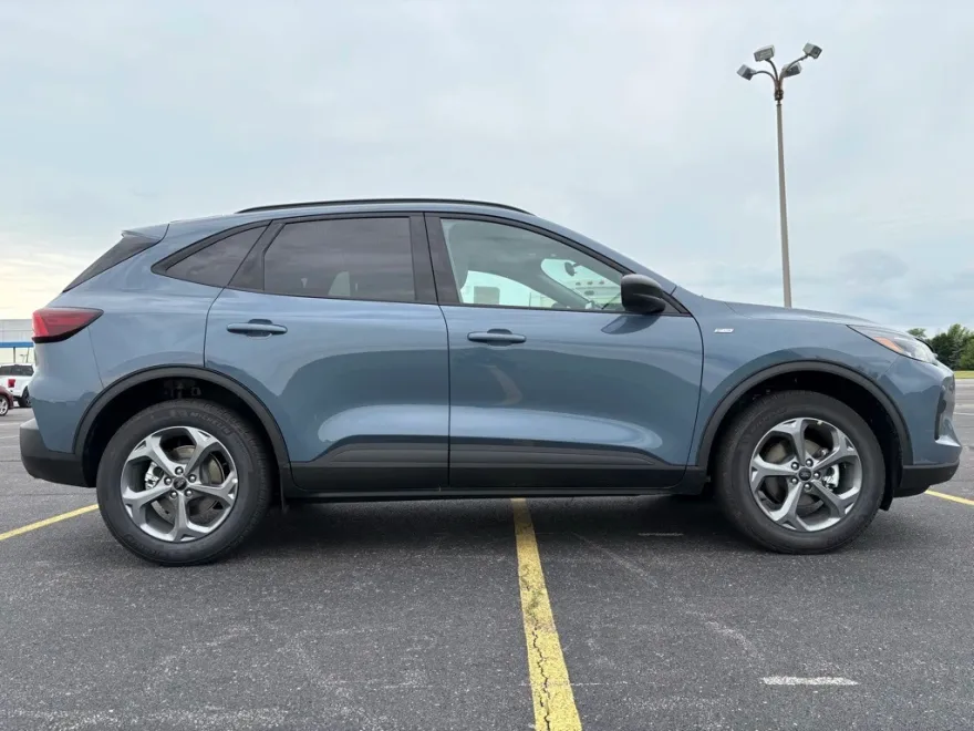 2025 Ford Escape ST-Line photo 1