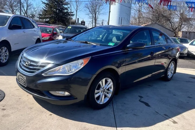 2013 Hyundai Sonata GLS photo 1