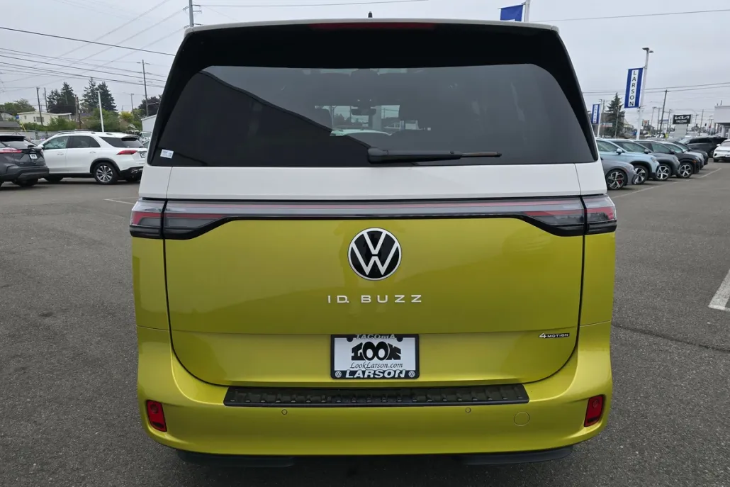 2025 Volkswagen ID. Buzz Pro Plus photo 1