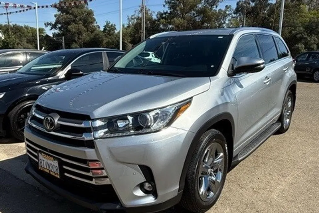 2019 Toyota Highlander Limited Platinum photo 1