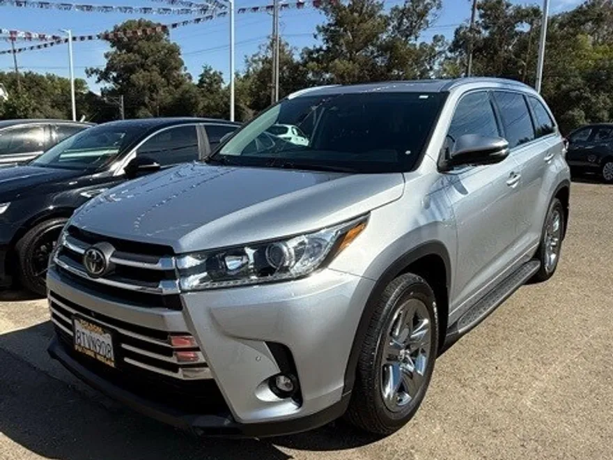 2019 Toyota Highlander Limited Platinum photo 1