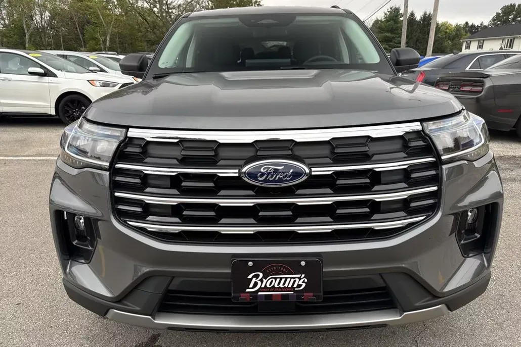 2025 Ford Explorer photo 1