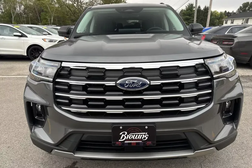 2025 Ford Explorer photo 1