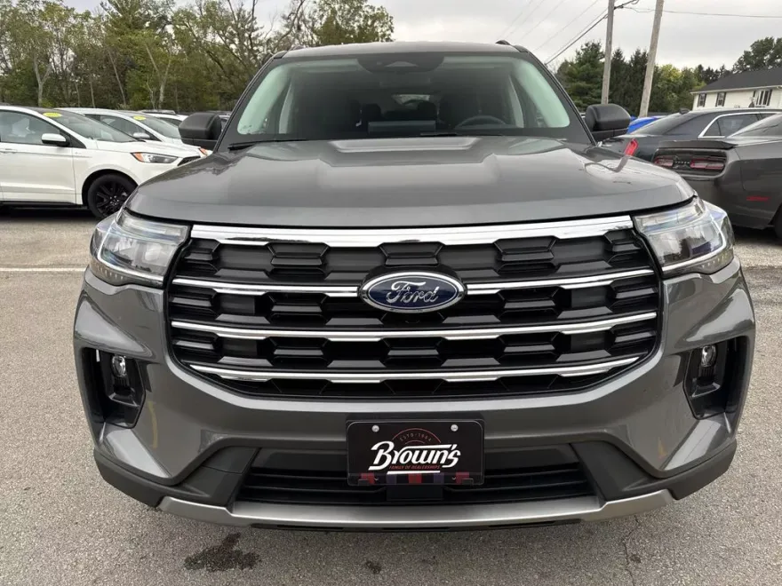 2025 Ford Explorer photo 1